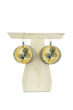 Charger l&#39;image dans la galerie, Boucles d&#39;oreilles circulaires avec feuilles
