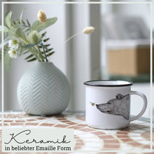Charger l'image dans la galerie, Tasse en céramique « The Encounter » avec ours et bourdon: 250 ml
