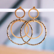 Charger l'image dans la galerie, Boucle d'oreille statement "City Chic"
