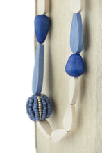 Charger l&#39;image dans la galerie, Collier avec des pièces organiques
