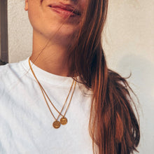 Charger l'image dans la galerie, Collier Médaille message GOOD VIBES ONLY
