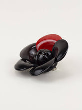 Charger l'image dans la galerie, Broche camélia laquée rouge: Rouge
