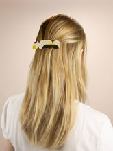 Charger l'image dans la galerie, Barrette Nymph en corne blonde et laque citron vert
