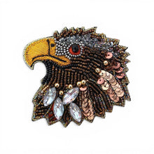 Charger l'image dans la galerie, Broche Tête d’Aigle brodée à la main

