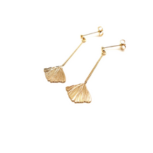 Charger l'image dans la galerie, BOUCLES D'OREILLES PENDANTES COURTES GINKGO
