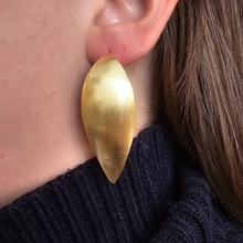 Charger l'image dans la galerie, Boucle d'oreille Flèche de Lumière
