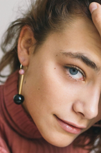 Charger l'image dans la galerie, Boucles d'oreilles Oskar avec perles roses
