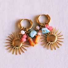 Charger l'image dans la galerie, Boucles d'oreilles créoles en acier inoxydable avec soleil et grappe colorée
