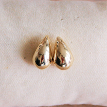 Charger l'image dans la galerie, Boucles d'oreilles goutte en acier inoxydable 'petite' – brillant/or
