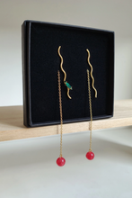 Charger l'image dans la galerie, Boucles d'oreilles vagues de cristal
