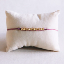 Charger l'image dans la galerie, Bracelet en satin à perles dorées - lilas
