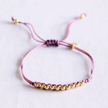 Charger l'image dans la galerie, Bracelet en satin à perles dorées - lilas
