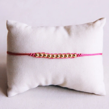 Charger l'image dans la galerie, Bracelet en satin à perles dorées - rose
