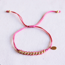 Charger l'image dans la galerie, Bracelet en satin à perles dorées - rose
