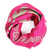 Charger l&#39;image dans la galerie, Carré Laine Monstera Fuchsia
