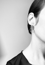 Charger l&#39;image dans la galerie, Earring Cara Silver Speckle
