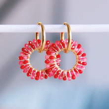 Charger l&#39;image dans la galerie, Earring with round faceted pendant - sorbet/bordeaux
