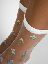 Charger l'image dans la galerie, Fleurs des champs • Chaussettes transparentes fleurs femme

