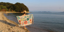 Charger l'image dans la galerie, Foulard Coton Bio Ichimatsu Beige Gris
