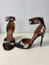 Charger l&#39;image dans la galerie, Sandales GIVENCHY – T37
