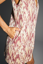Charger l&#39;image dans la galerie, La Robe trapèze Fanny en tweed composé de fils recyclés fabriquée en Italie
