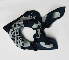 Charger l&#39;image dans la galerie, Mini Foulard Peace and Love Marine Navy
