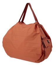 Charger l'image dans la galerie, Shupatto compact foldable shopping bag size L – Brick Brown
