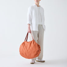 Charger l'image dans la galerie, Shupatto compact foldable shopping bag size L – Brick Brown
