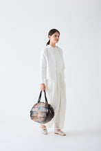 Charger l'image dans la galerie, Shupatto Anniversary Edition Bag M – Inception Sepia
