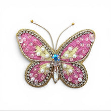 Charger l'image dans la galerie, Broche Papillon rose brodée à la main
