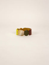 Charger l'image dans la galerie, Bracelet 25 Totem en corne et laque citron vert: Moyenne
