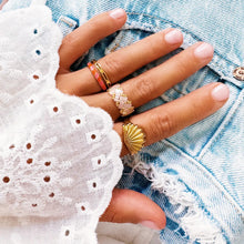 Charger l'image dans la galerie, Bague en tilabeads rose clair et perles mini dorées
