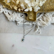 Charger l&#39;image dans la galerie, COLLIER ANITA COULEUR ARGENT LABRADORITE
