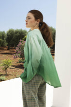 Charger l&#39;image dans la galerie, La blouse Paola Tie and dye verte
