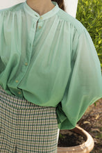 Charger l&#39;image dans la galerie, La blouse Paola Tie and dye verte
