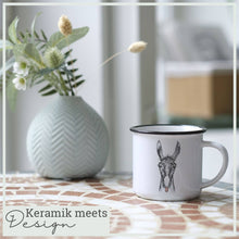 Charger l'image dans la galerie, Tasse en céramique avec âne Lore - LIGARTI: 250 ml
