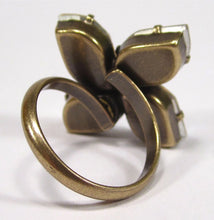 Charger l&#39;image dans la galerie, Bague 1960s Cristal Bronze Anciens Strass
