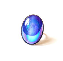 Charger l'image dans la galerie, Bague en verre pierre de lune bleu violet ovale fait main vintage
