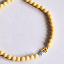 Charger l'image dans la galerie, Collier XL à perles avec poisson - jaune
