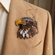 Charger l'image dans la galerie, Broche Tête d’Aigle brodée à la main
