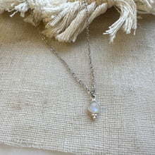 Charger l&#39;image dans la galerie, COLLIER ANITA COULEUR ARGENT PIERRE DE LUNE
