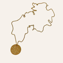 Charger l'image dans la galerie, Long collier Médaille message "I carry a quiet sun"
