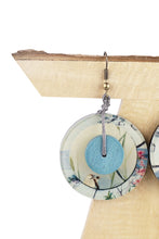 Charger l&#39;image dans la galerie, Boucles d&#39;oreilles AKINA avec reproduction de Koson et Perry
