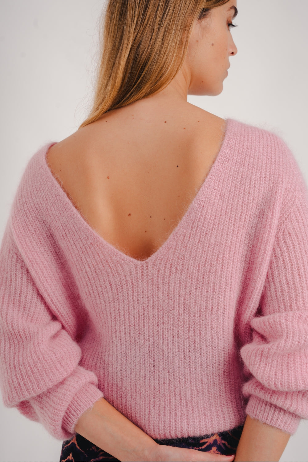 La maille Romy col V réversible rose