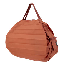 Charger l'image dans la galerie, Shupatto compact foldable shopping bag size M – Brick Brown

