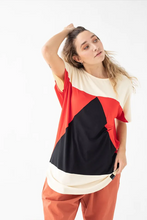Charger l&#39;image dans la galerie, CAMISETA AEQUILATERUS BLANCO HUESO - ROJO
